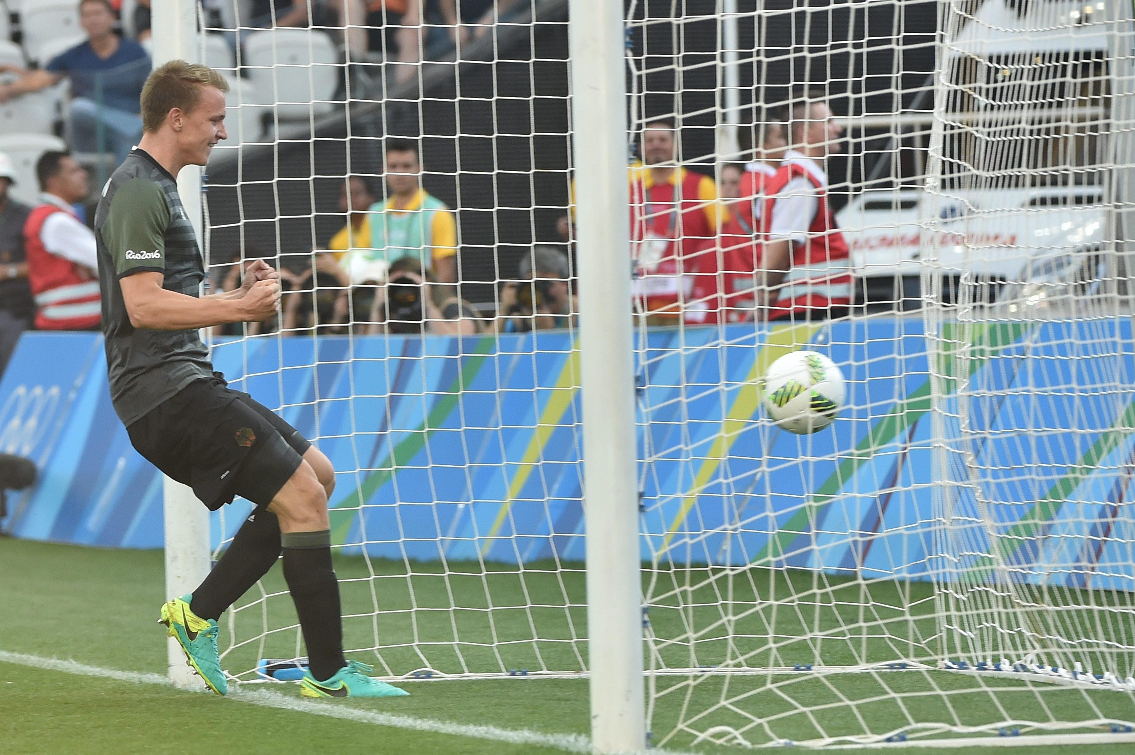 Đức thắng thuyết phục Nigeria ảnh 2 Duc thang thuyet phuc Nigeria anh 2