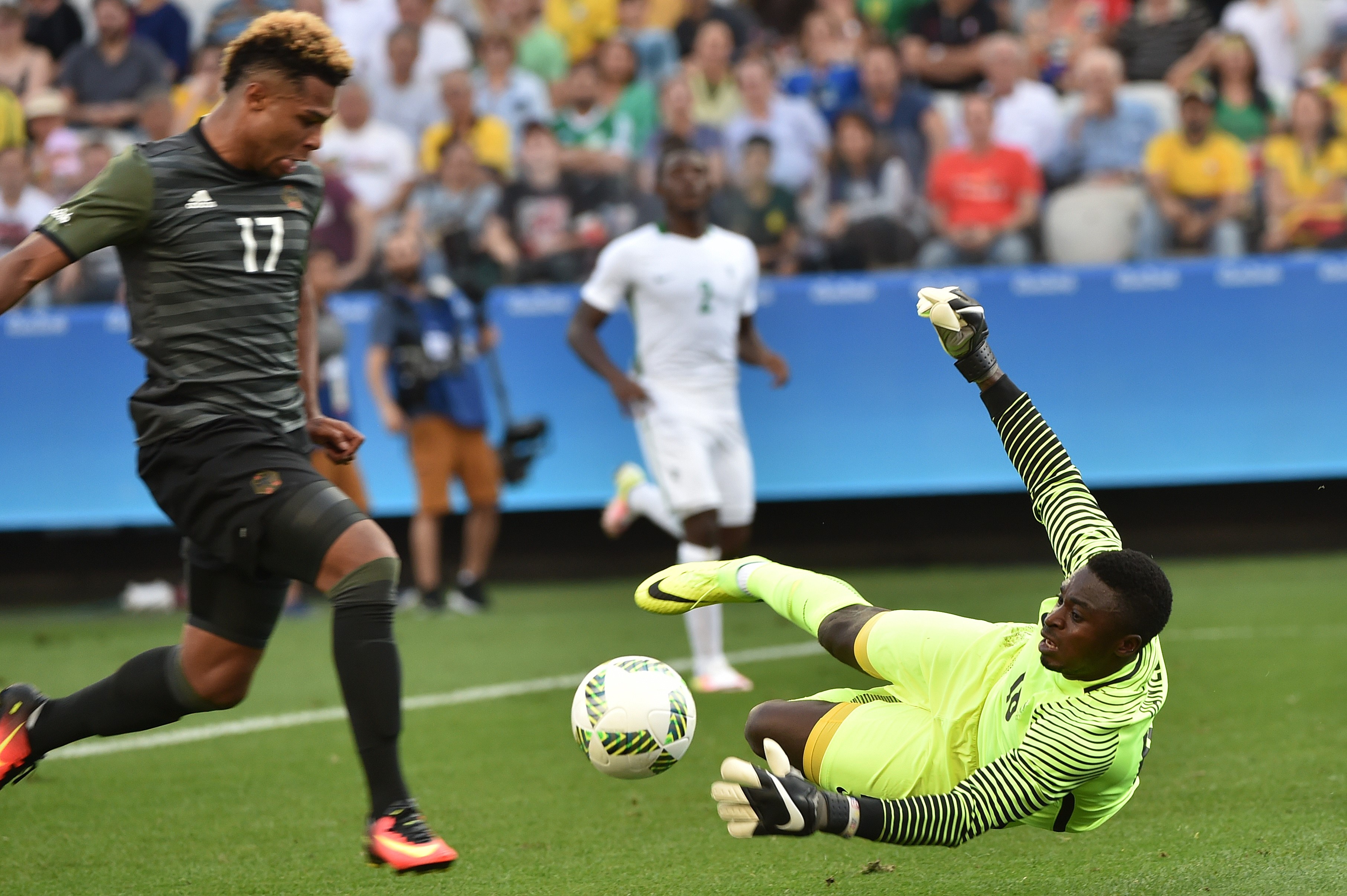 Đức thắng thuyết phục Nigeria ảnh 6 Duc thang thuyet phuc Nigeria anh 6