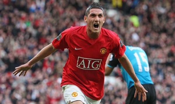 Chuyen nhuong 30/8: Than tai cu cua MU that nghiep hinh anh