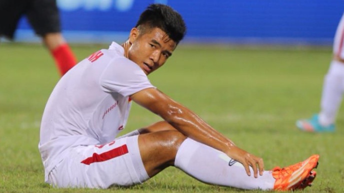 Bo lo hang ta co hoi, U19 Viet Nam de Singapore cam hoa hinh anh