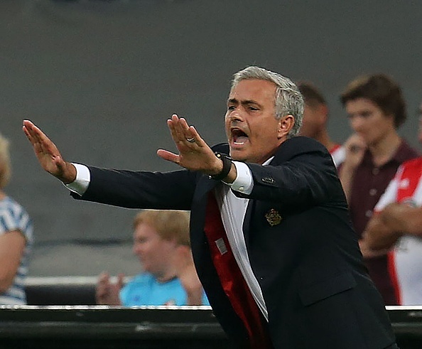 Mourinho tuc gian vi ban thua o the viet vi cua MU hinh anh