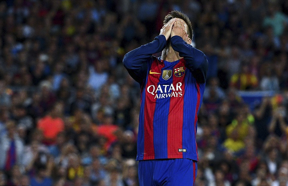 Messi chan thuong anh 13