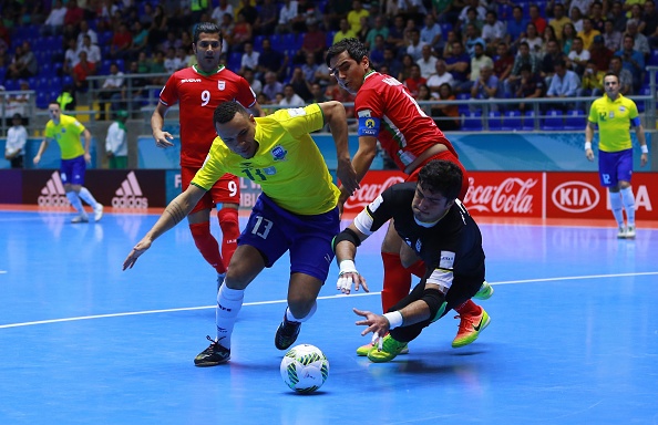 Tuyen Iran tri an 'Vua futsal' Falcao anh 10