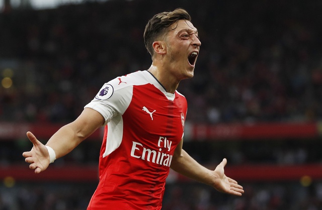 Arsenal vs Chelsea (3-0): Oezil volley dang cap hinh anh