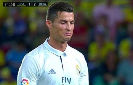 Ronaldo phan ung khi bi thay ra, Real lai mat diem hinh anh