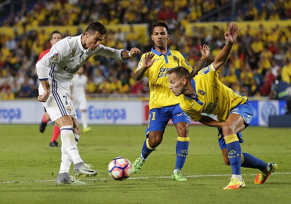 Ronaldo phản ứng khi bị thay ra ảnh 2 Ronaldo phan ung khi bi thay ra anh 2