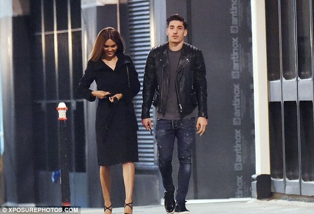 Sao Arsenal hen ho cuu hoa hau anh 1