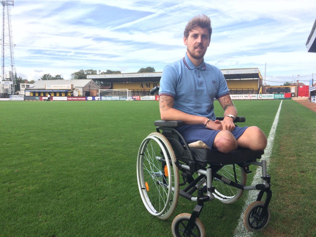 Messi,  Rooney gay quy ung ho dong nghiep anh 1