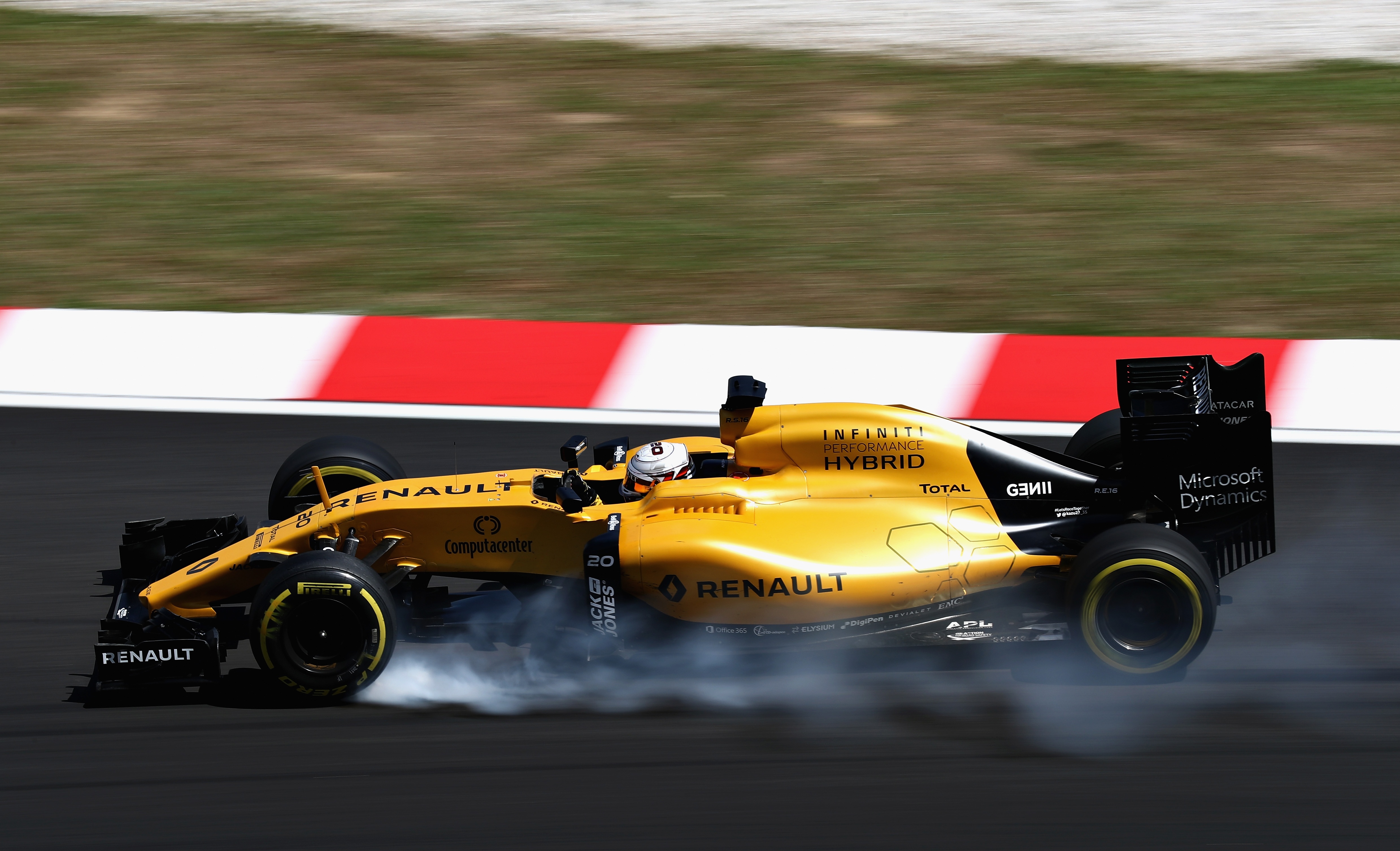 Tay dua F1 kip thoat than anh 2