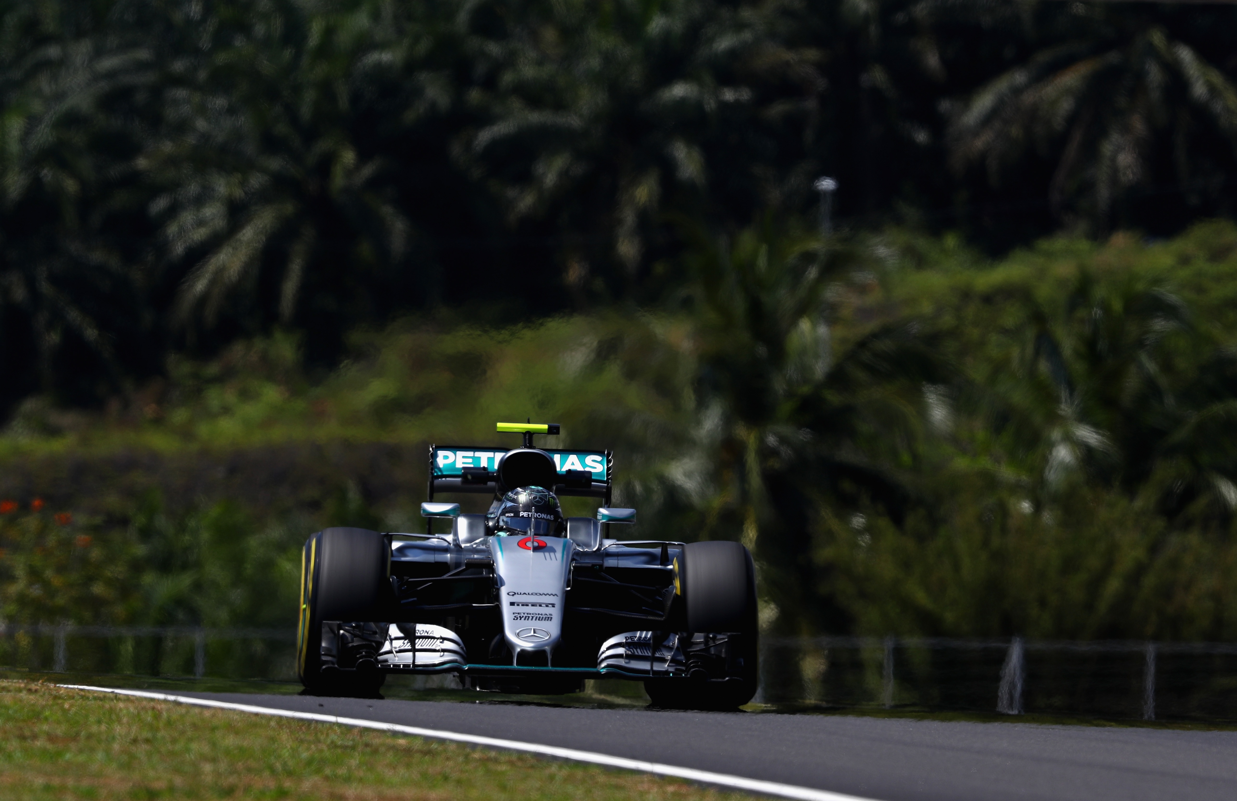 Tay dua F1 kip thoat than anh 9