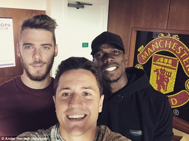 Dan sao MU vui ve luyen tap anh 10