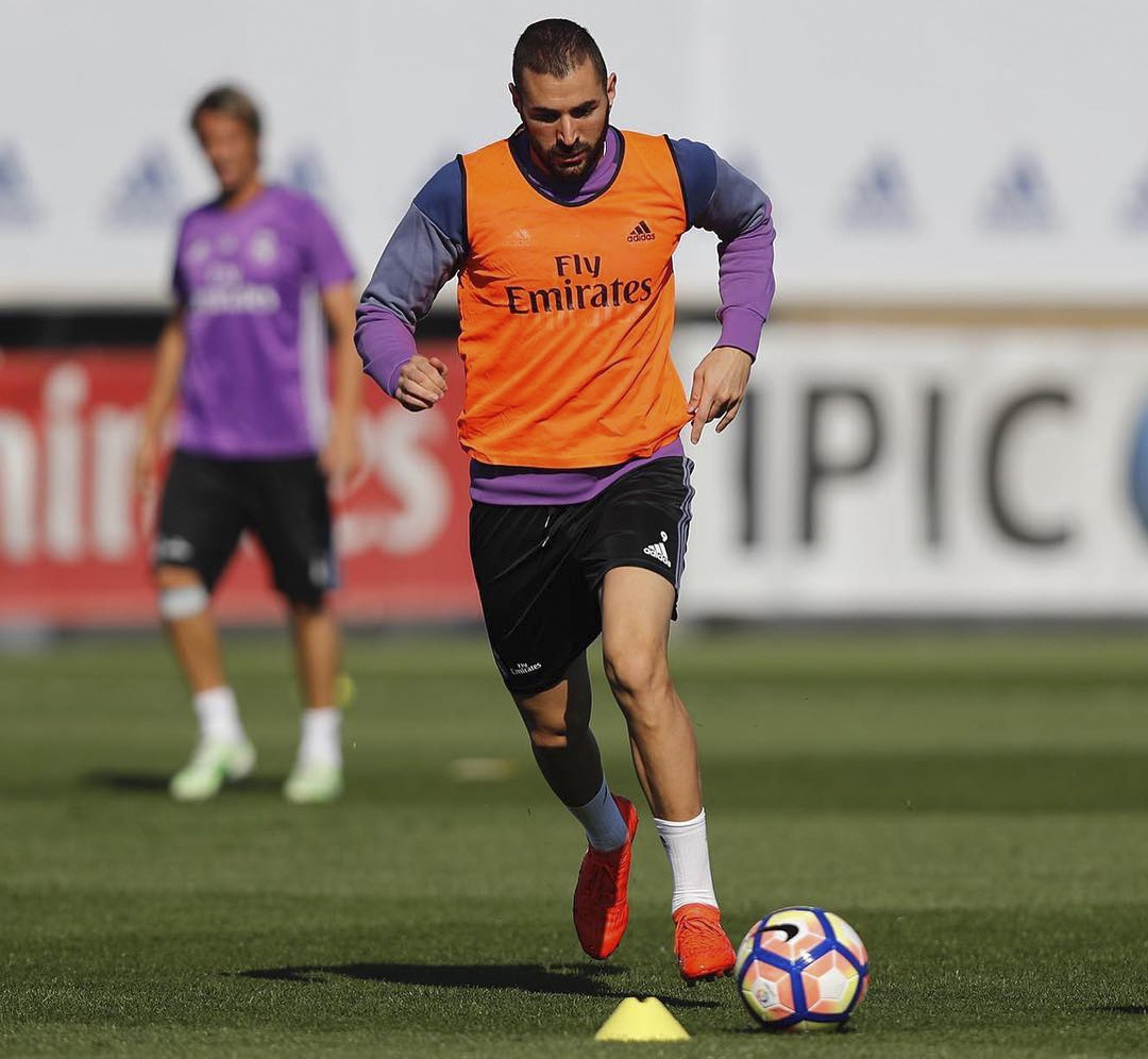 Ronaldo va dong doi gong minh chup anh anh 9