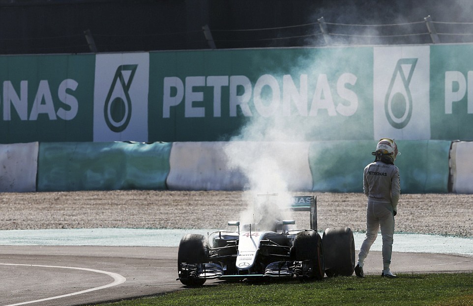 Hamilton bỏ cuộc tại Malaysian GP ảnh 4 Hamilton bo cuoc tai Malaysian GP anh 4