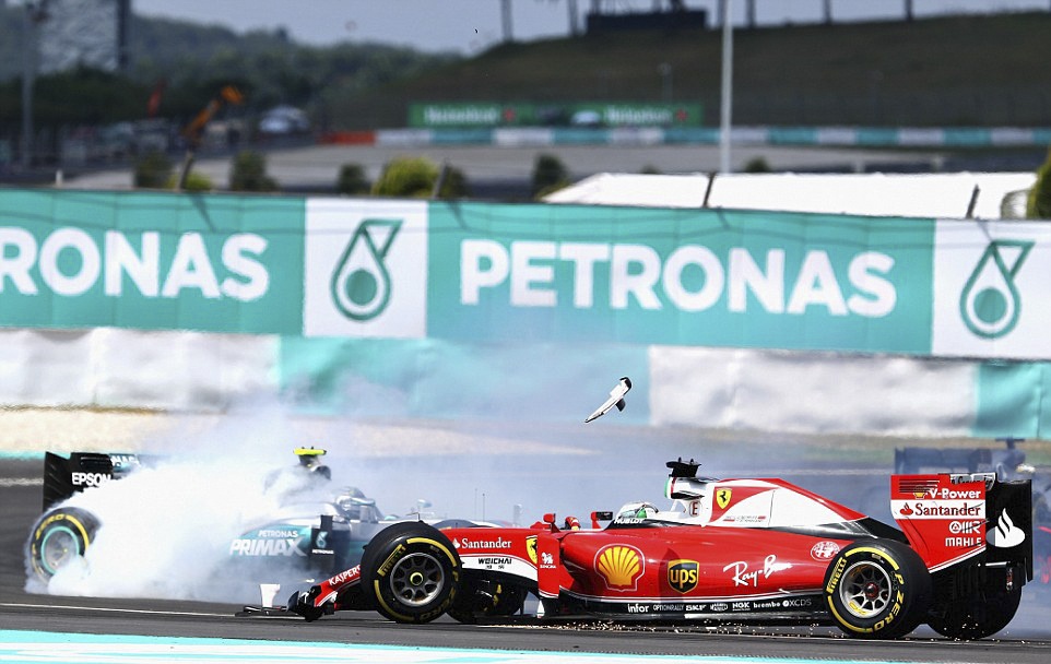 Hamilton bỏ cuộc tại Malaysian GP ảnh 8 Hamilton bo cuoc tai Malaysian GP anh 8