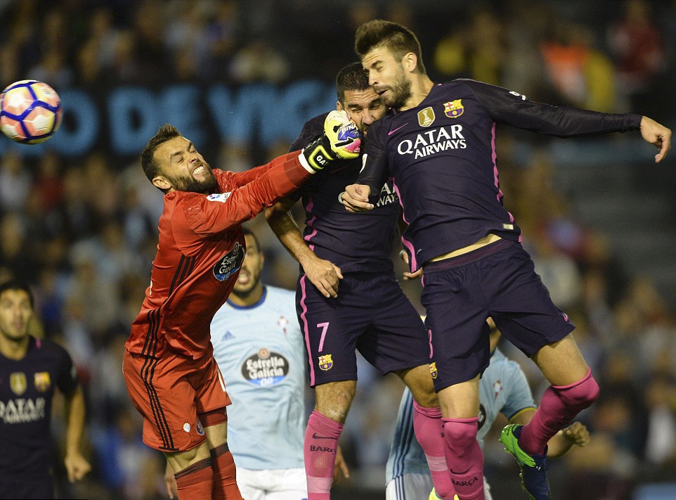 Barca thua 3-4 anh 6