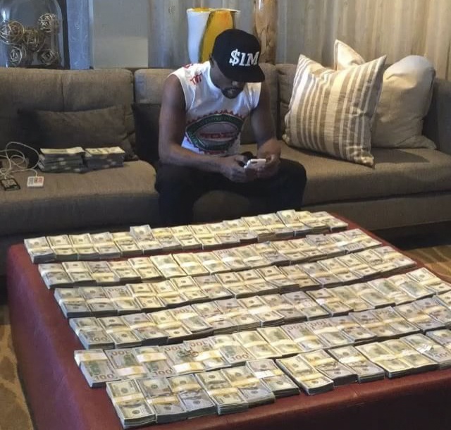 Mayweather nem tien anh 3