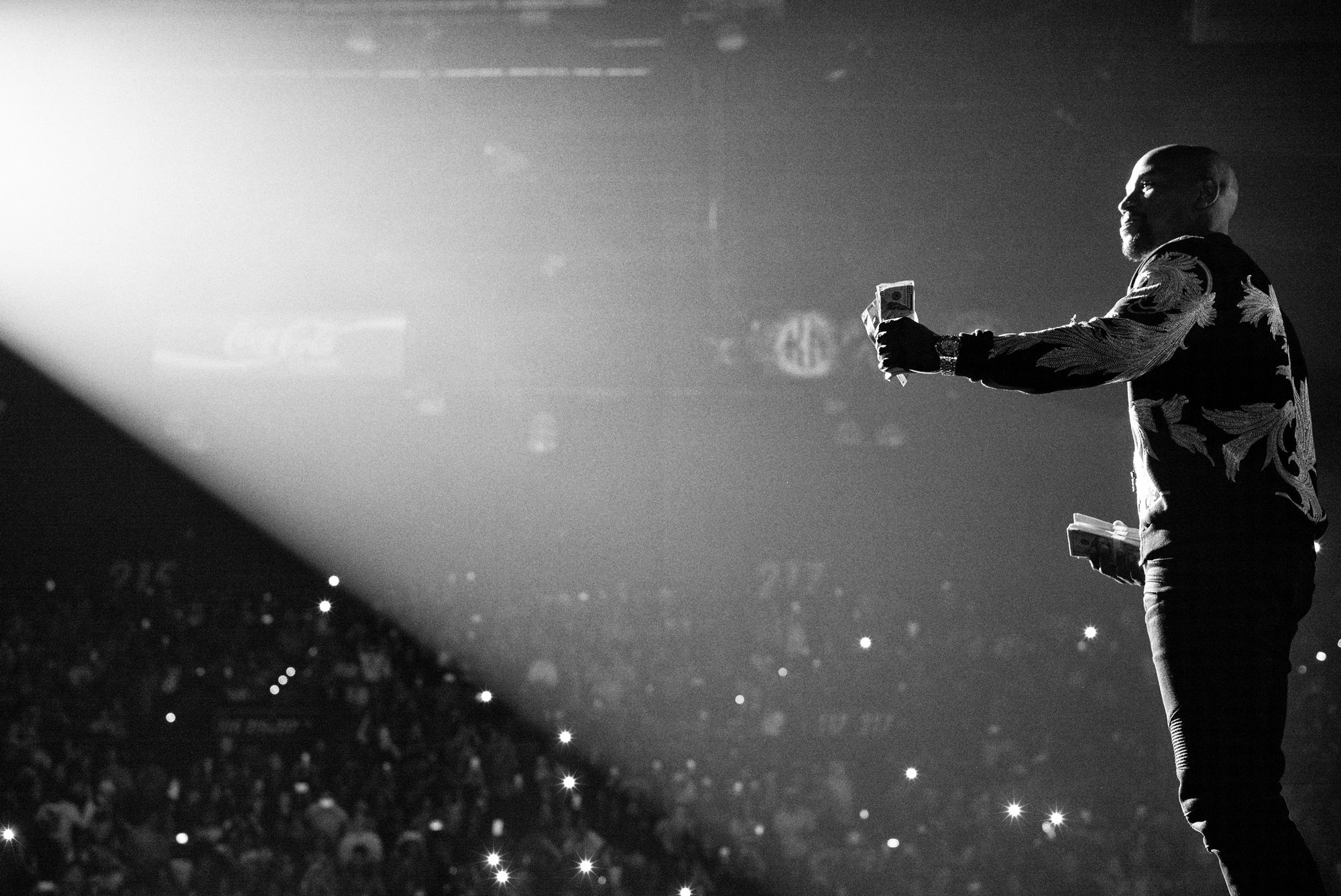 Mayweather nem tien trong show dien cua Lil Kim hinh anh