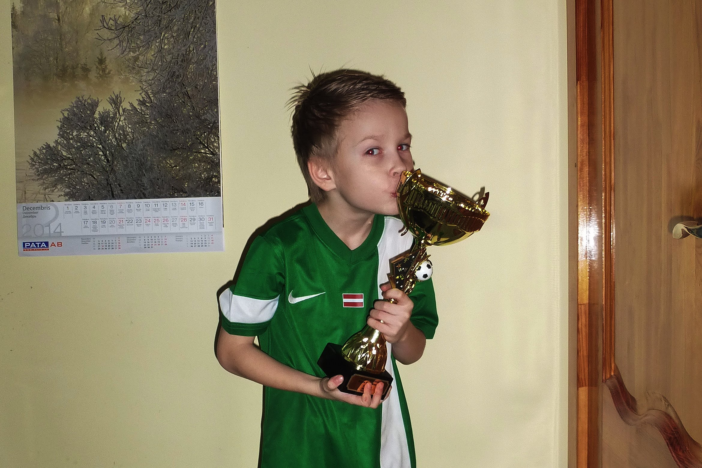 Truyen nhan cua Messi,  Neymar anh 4