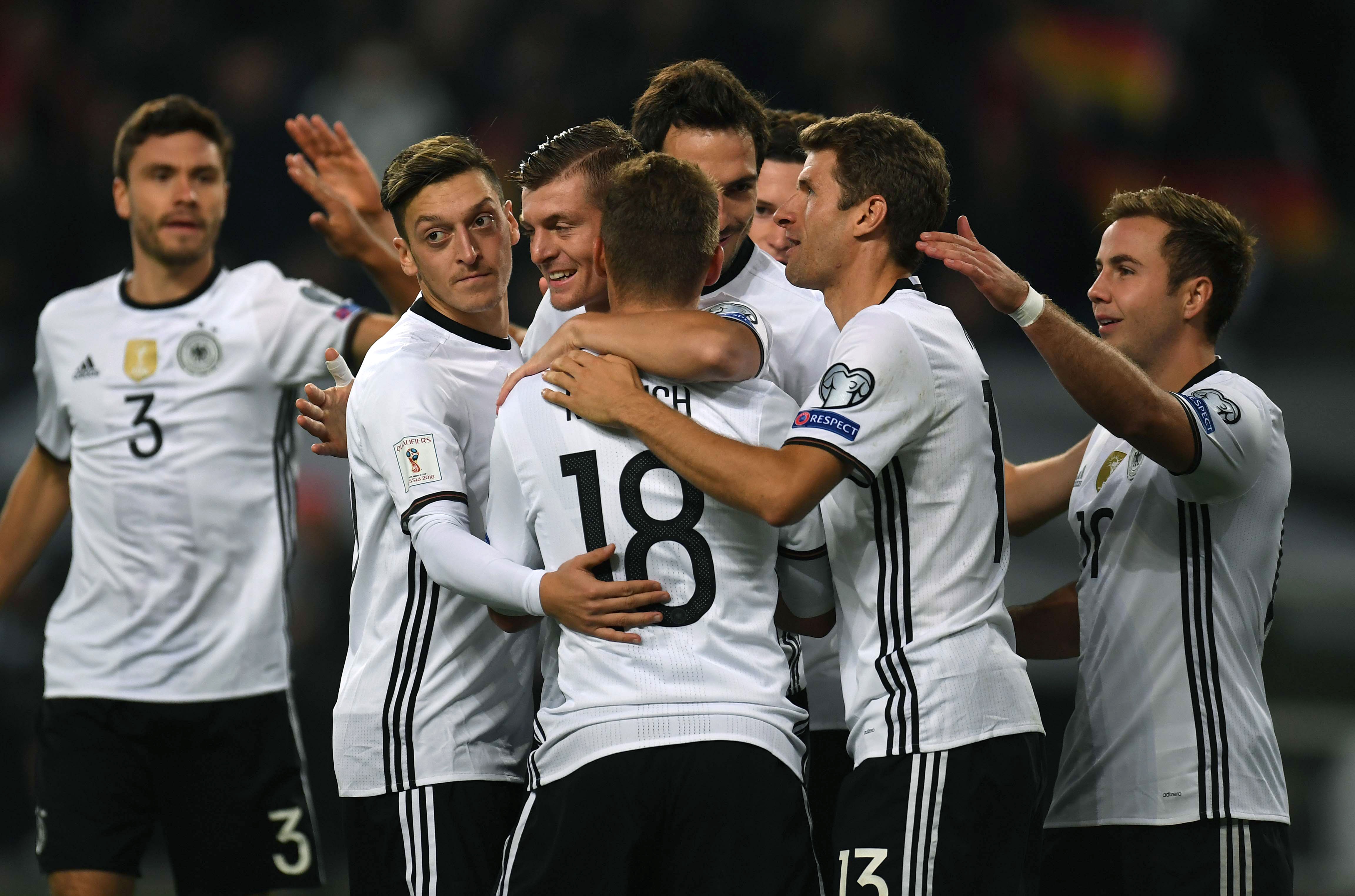 Mueller lap cu dup, Duc thang dam CH Czech hinh anh