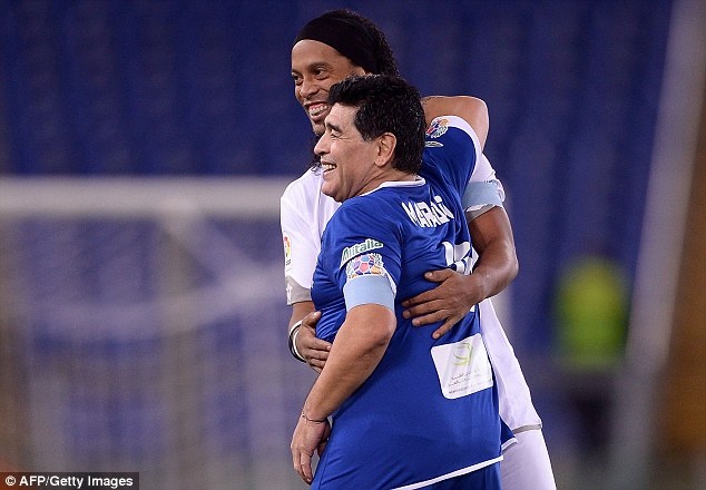 Maradona va con trai anh 5
