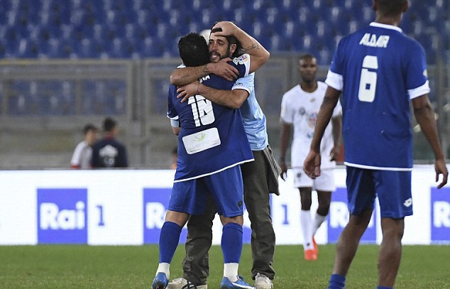 Maradona va con trai anh 12