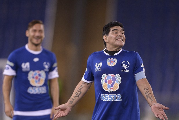 Maradona va con trai anh 10