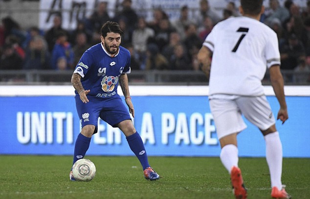 Maradona va con trai anh 8