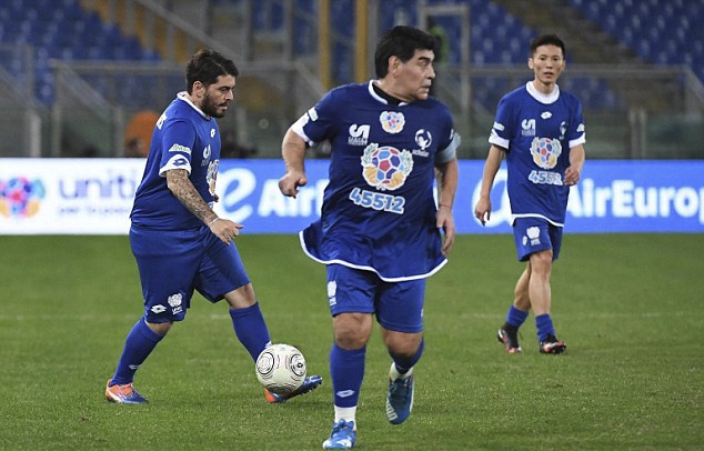 Maradona va con trai anh 9