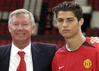 Cuu tuyen trach vien Arsenal ke chuyen mua hut Ronaldo hinh anh