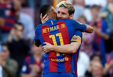 Messi ghi ban ngay tro lai, Barca thang dam 4-0 hinh anh