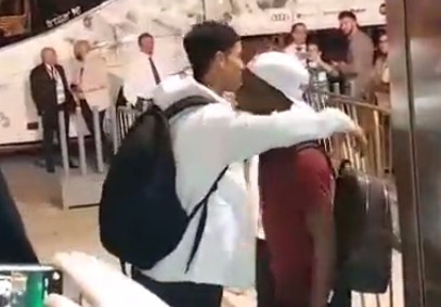 Doi thu cho 20 phut de gap than tuong Ronaldo hinh anh