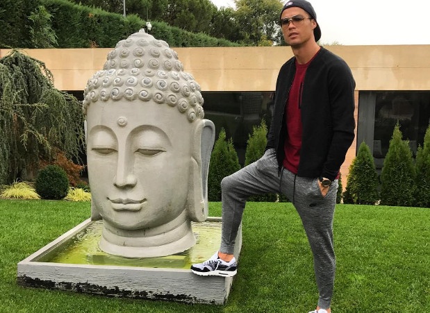 Buc anh cua Ronaldo khien cong dong mang noi song hinh anh