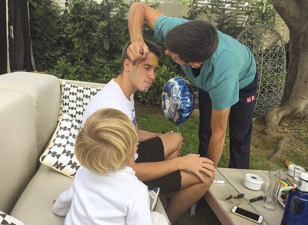 Messi du ngoan Disneyland anh 11