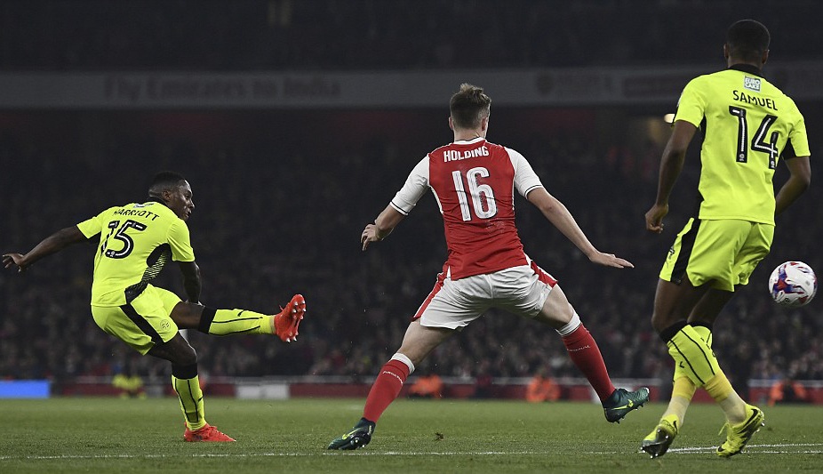 Chien thang khong tron ven cua Arsenal anh 8