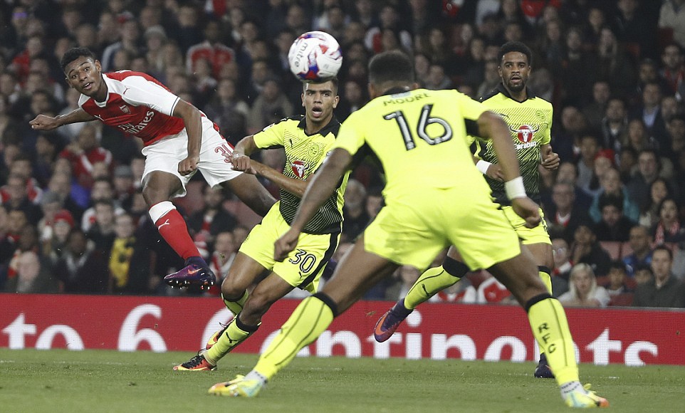 Chien thang khong tron ven cua Arsenal anh 2