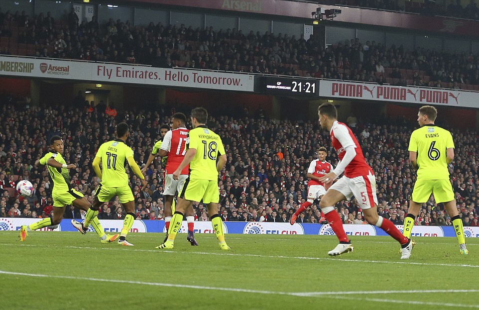 Chien thang khong tron ven cua Arsenal anh 5