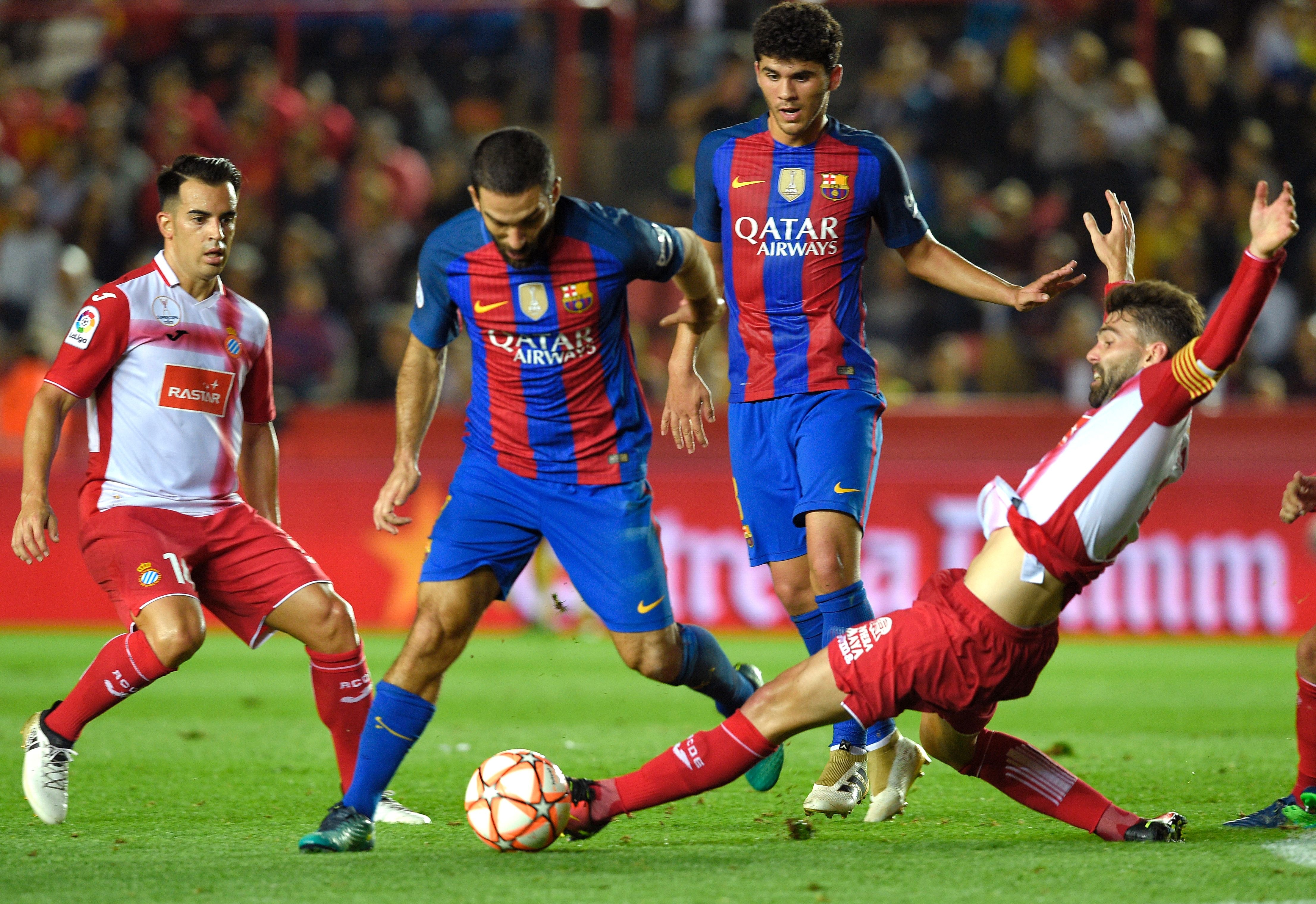 Messi du ngoan Disneyland anh 3