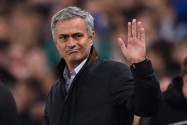 Mourinho doi mat voi an phat anh 1