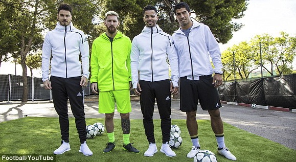 Suarez khống chế gọn trái bóng ảnh 1 Suarez khong che gon trai bong anh 1