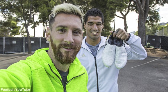 Suarez khống chế gọn trái bóng ảnh 6 Suarez khong che gon trai bong anh 6