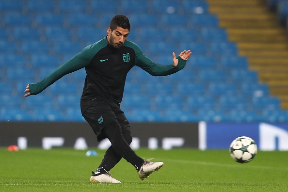 Suarez khống chế gọn trái bóng ảnh 7 Suarez khong che gon trai bong anh 7