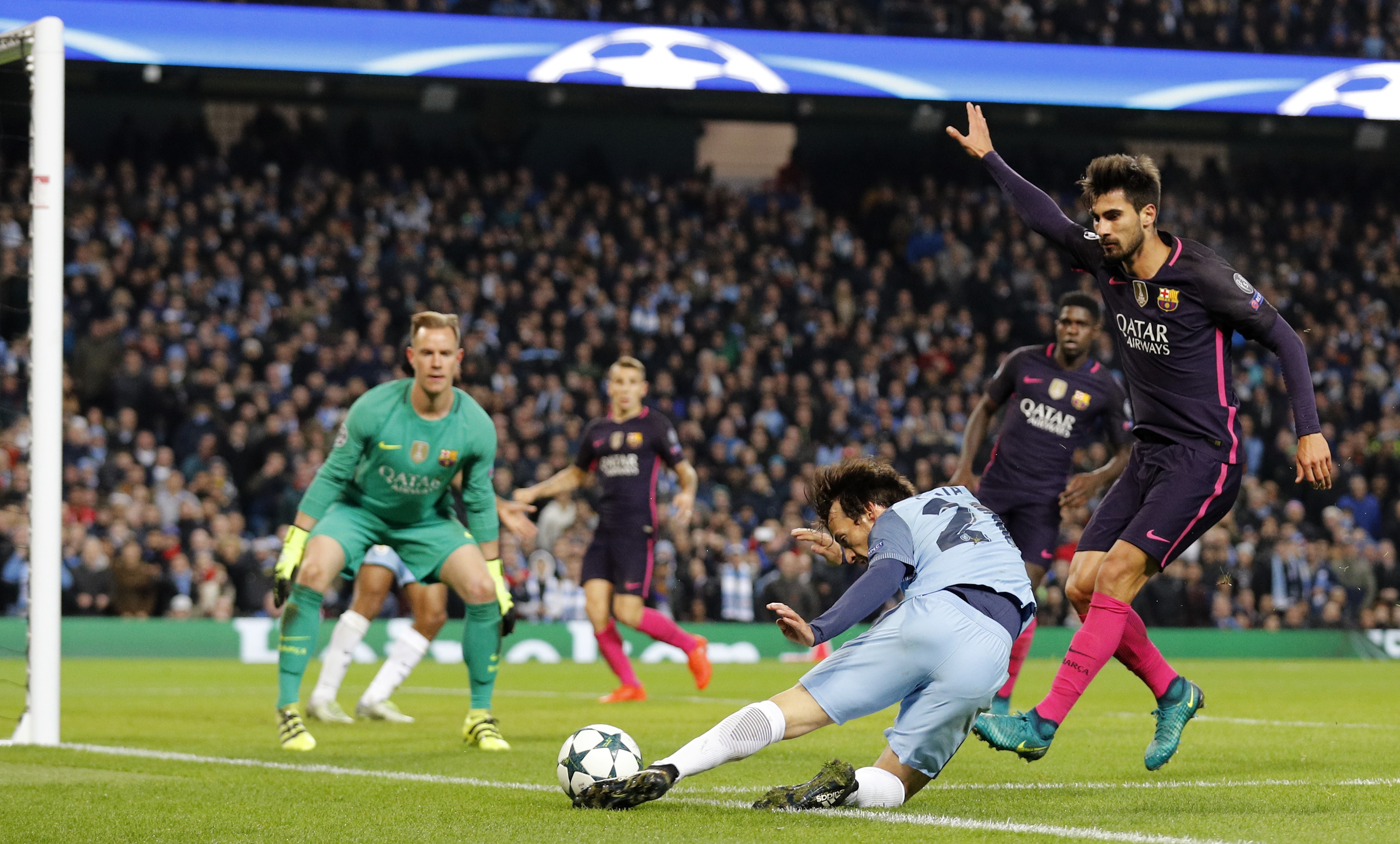 Barca van thua nguoc 1-3 Man City anh 14