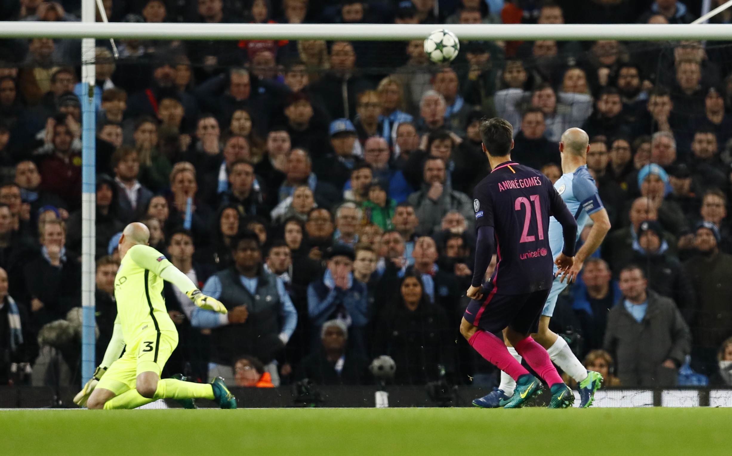 Barca van thua nguoc 1-3 Man City anh 11