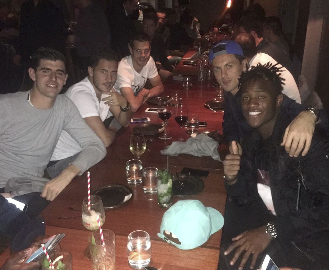 Sao Arsenal chup anh cung ao tuan loc anh 3