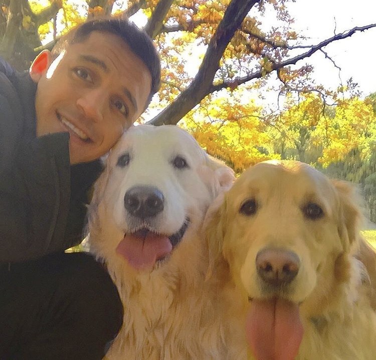 Sao Arsenal chup anh cung ao tuan loc anh 2