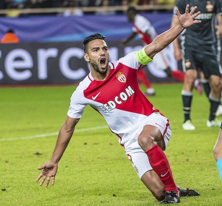 Sao Arsenal chup anh cung ao tuan loc anh 7