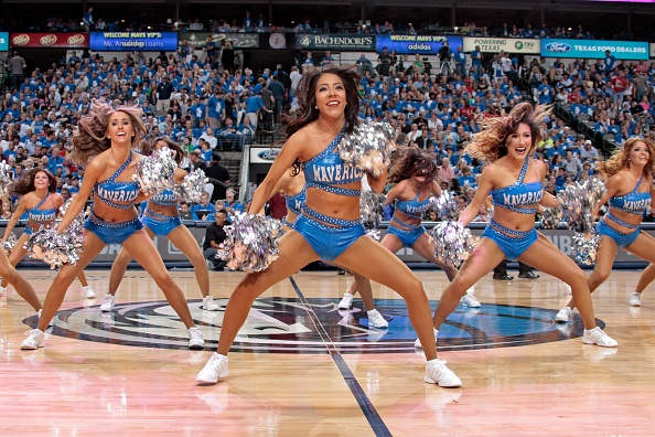 Man co dong nong bong cua cac Mavericks Dancer hinh anh