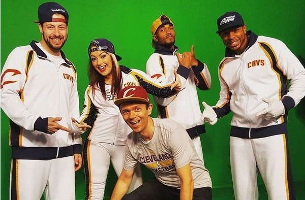 Man vu dao manh me cua cac vu cong Cavaliers hinh anh