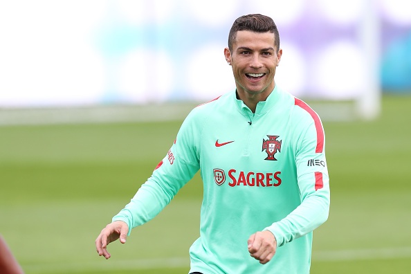 Ronaldo hao hung tap luyen anh 1