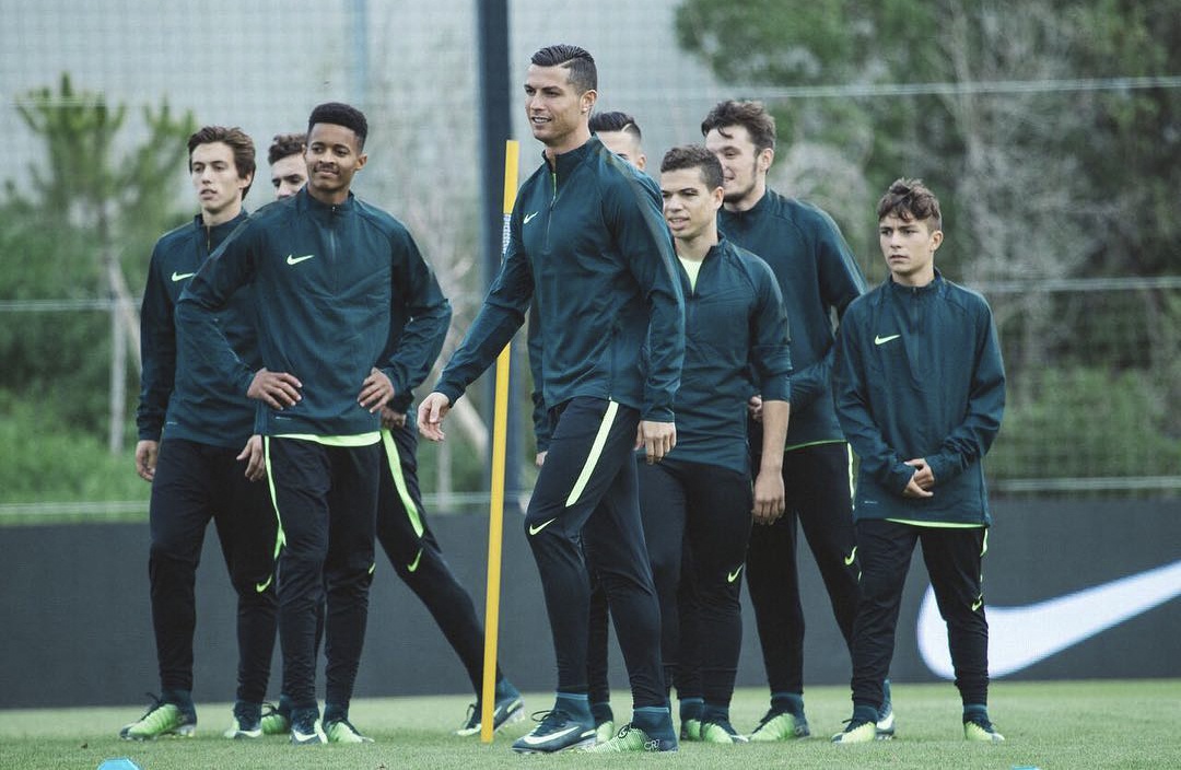 Ronaldo hao hung tap luyen anh 9